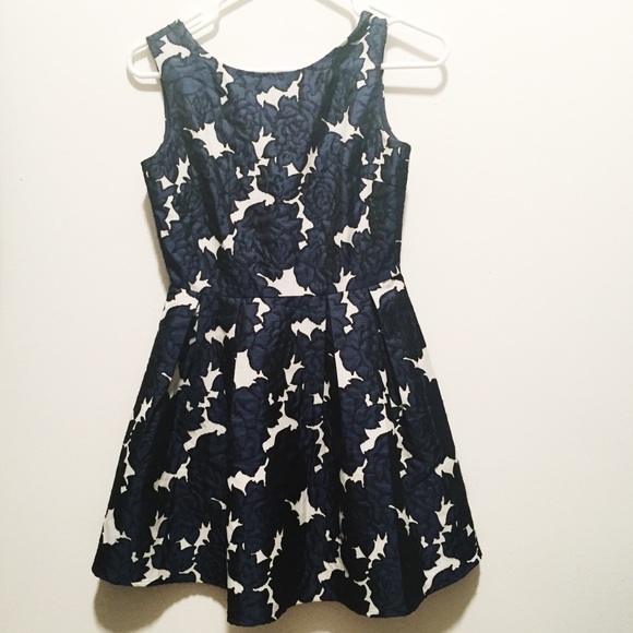 Beautiful Patterned dark blue and white Dress - Picture 7 of 13